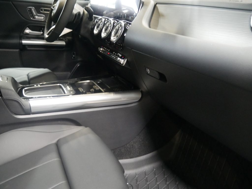 Thumbnail: 2026 Mercedes-Benz GLA - 30