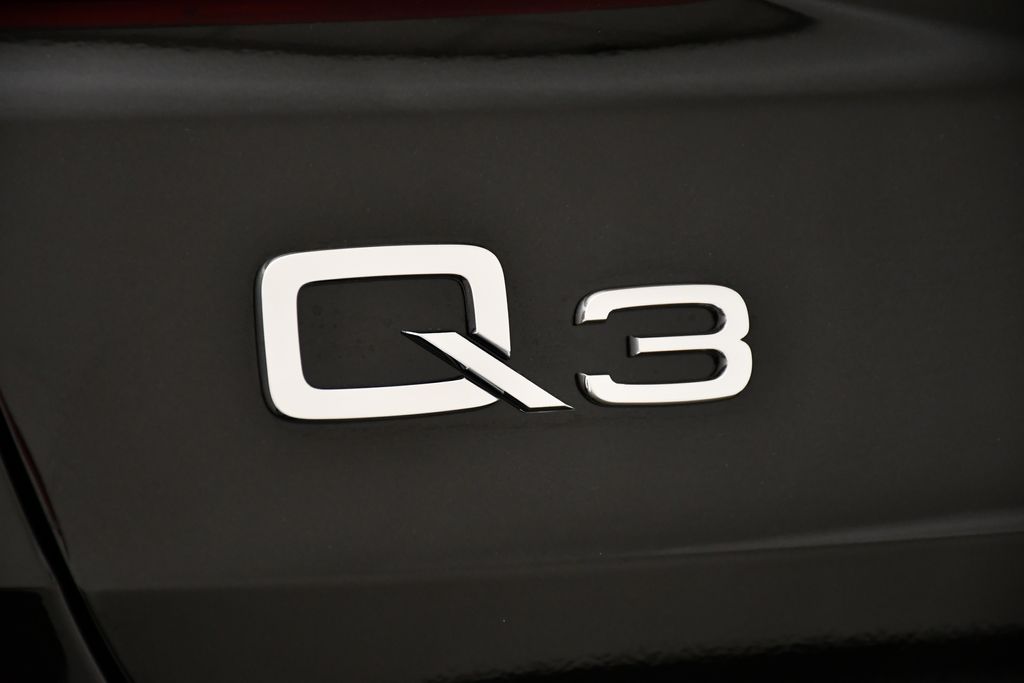 Thumbnail: 2025 Audi Q3 - 9