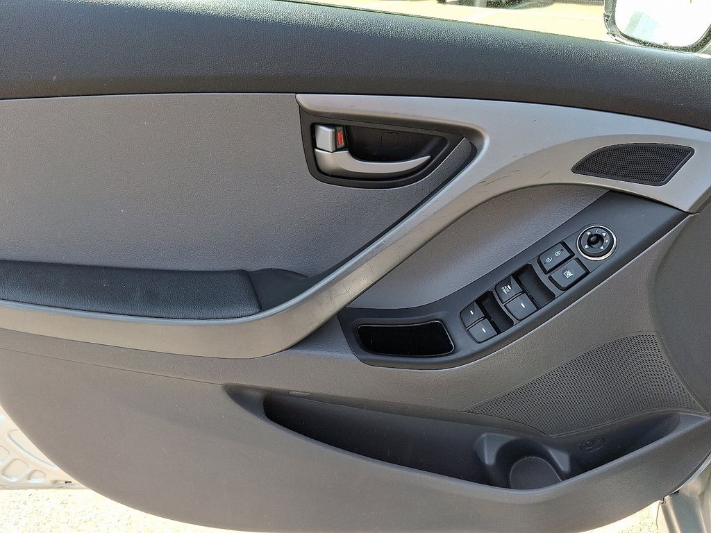 Thumbnail: 2015 Hyundai Elantra - 12