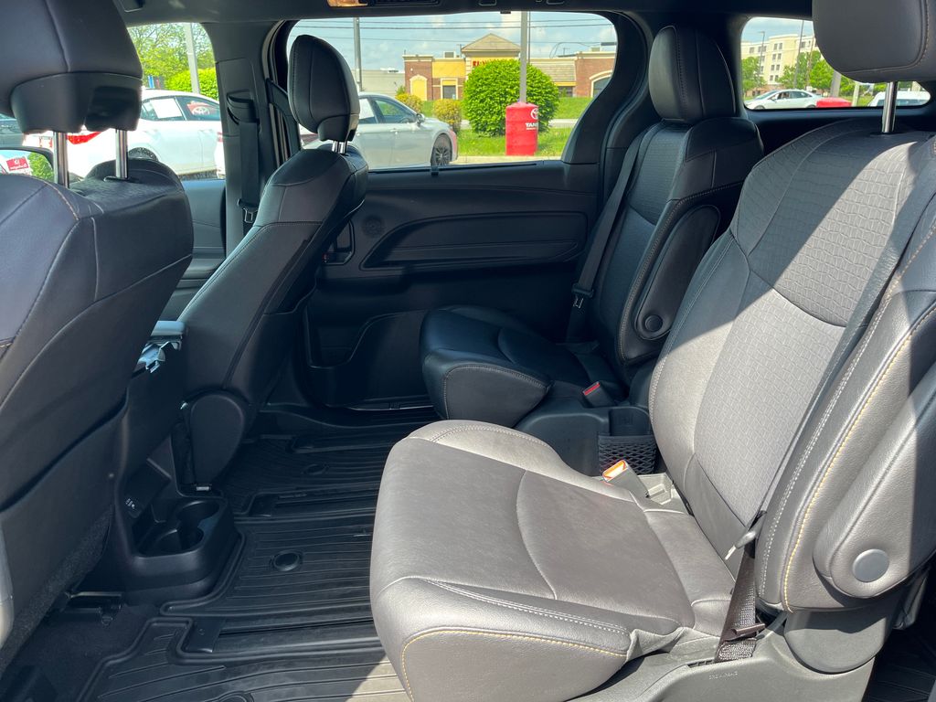 2024 Toyota Sienna Woodland Edition photo