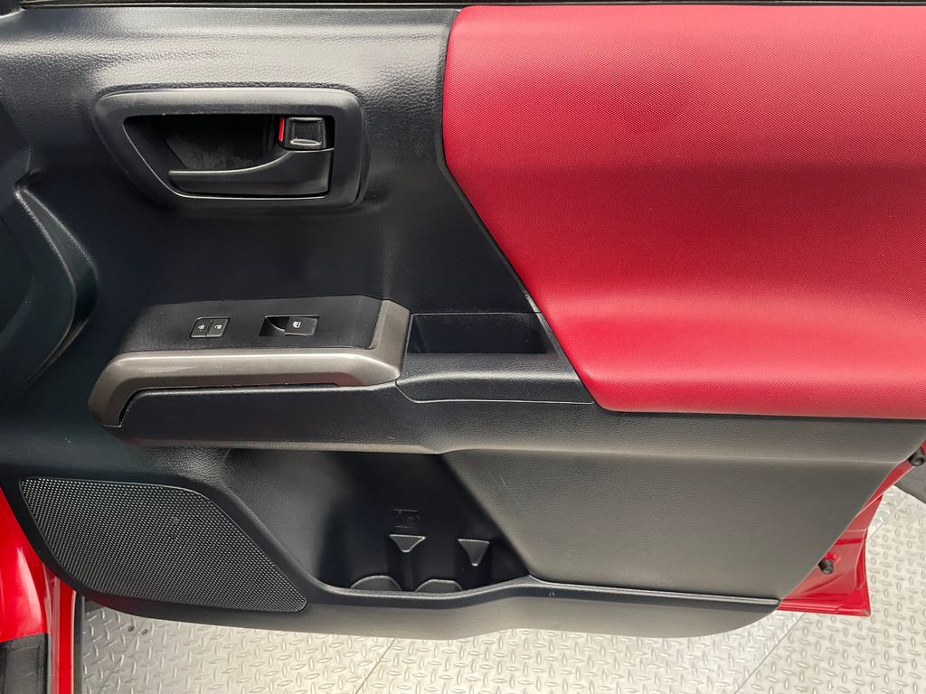 Thumbnail: 2019 Toyota Tacoma - 14