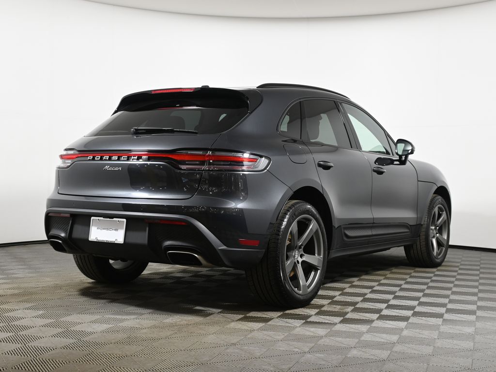 Thumbnail: 2025 Porsche Macan - 7