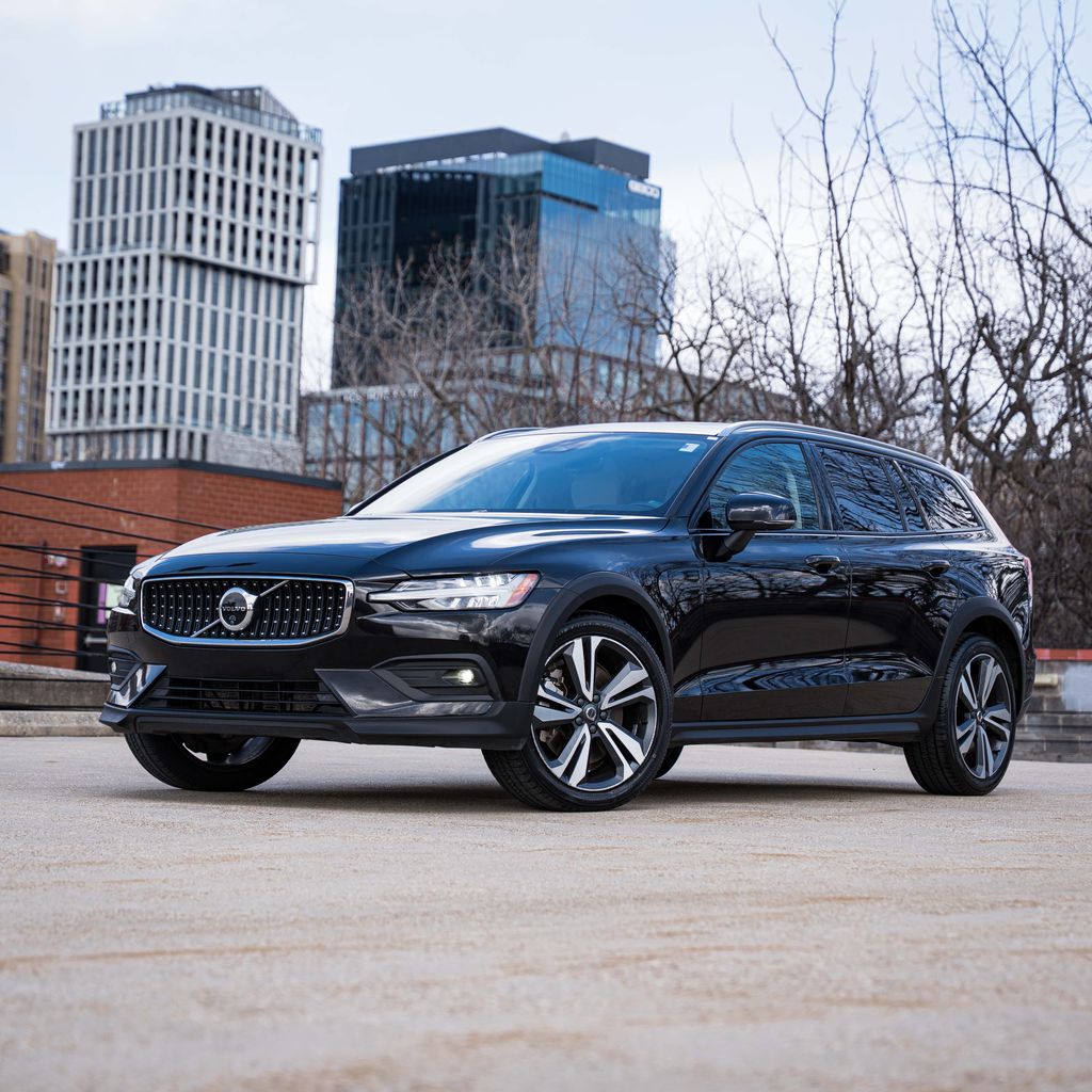 2025 Volvo V60 Cross Country B5 Plus AWD