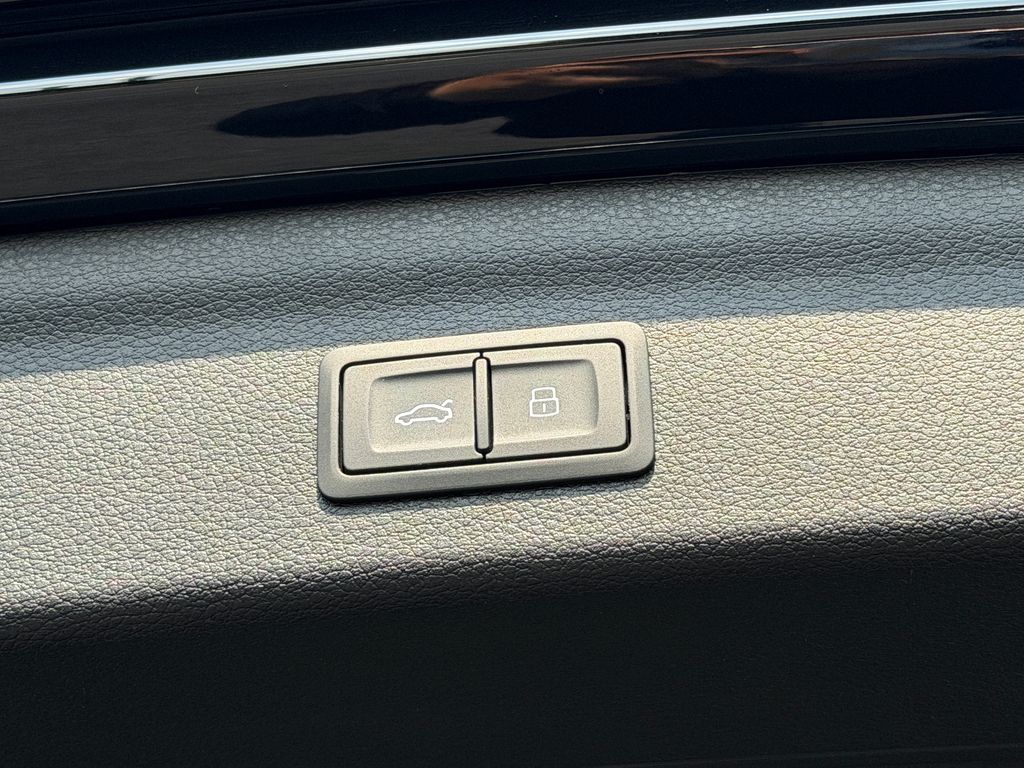 Thumbnail: 2021 Audi Q3 - 13