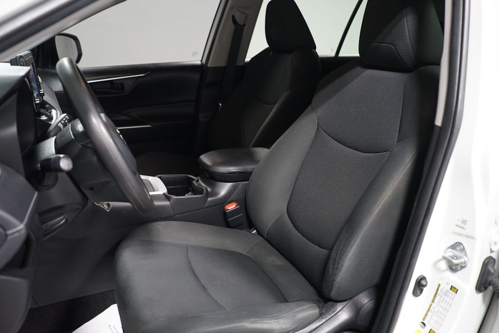Thumbnail: 2021 Toyota RAV4 - 24