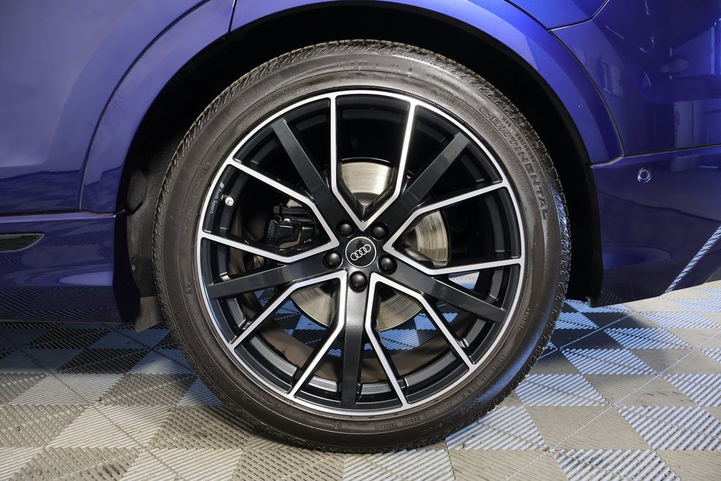 Thumbnail: 2023 Audi SQ8 - 16