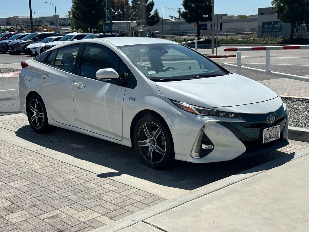 Thumbnail: 2017 Toyota Prius Prime - 4