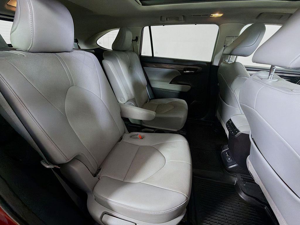Used 2021 Toyota Highlander SUV