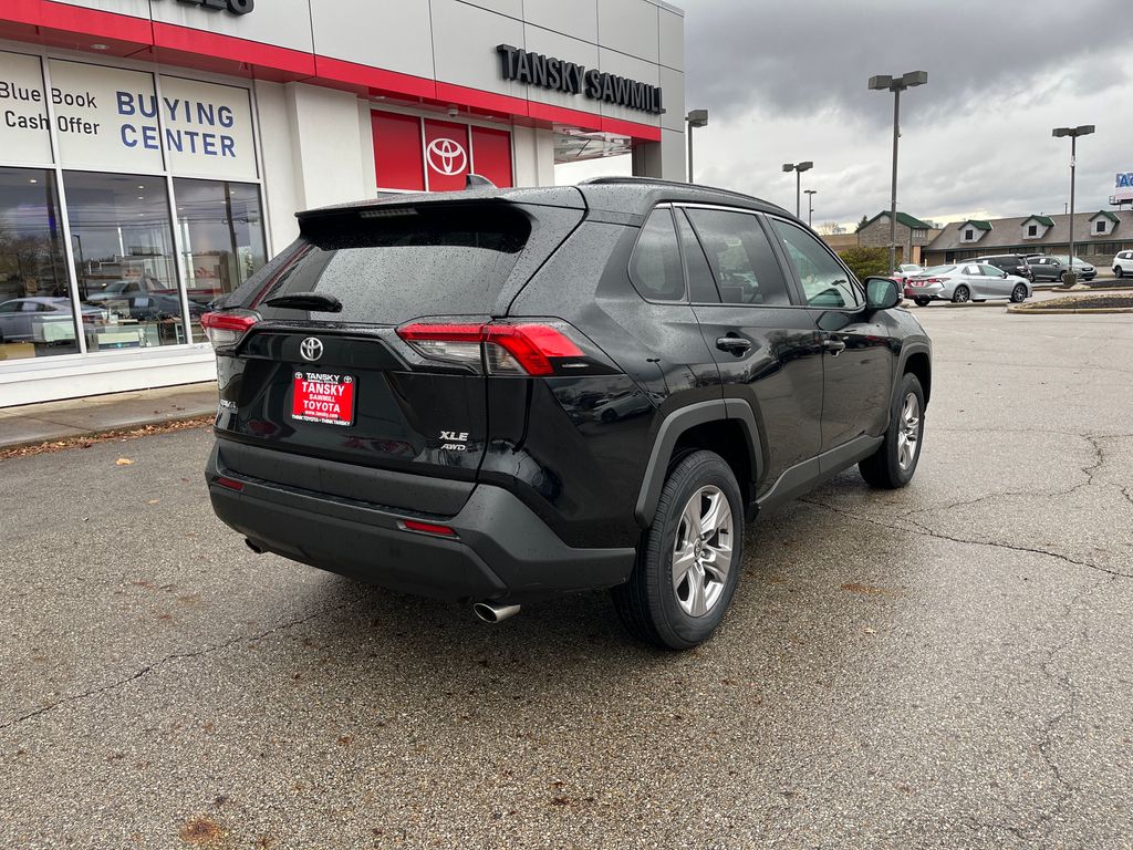 2023 Toyota RAV4 XLE photo