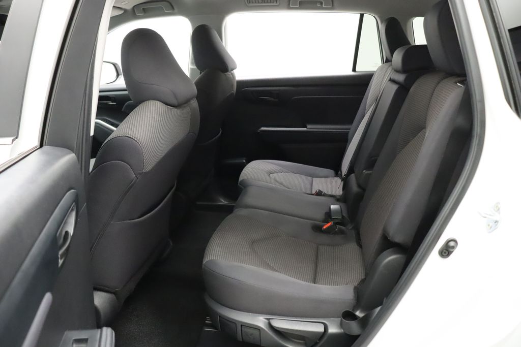 2024 Toyota Highlander LE 19