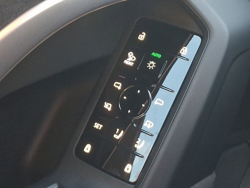 Thumbnail: 2025 Audi SQ5 - 26