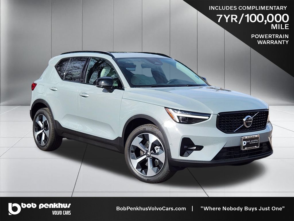 2026 Volvo XC40 B5 Plus