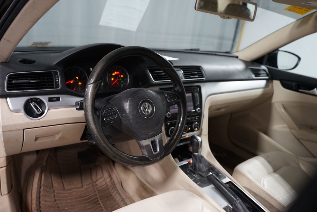 Thumbnail: 2012 Volkswagen Passat - 7