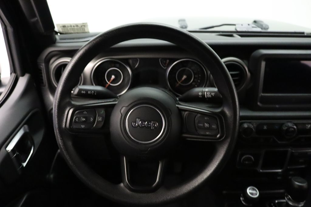 Thumbnail: 2023 Jeep Gladiator - 23