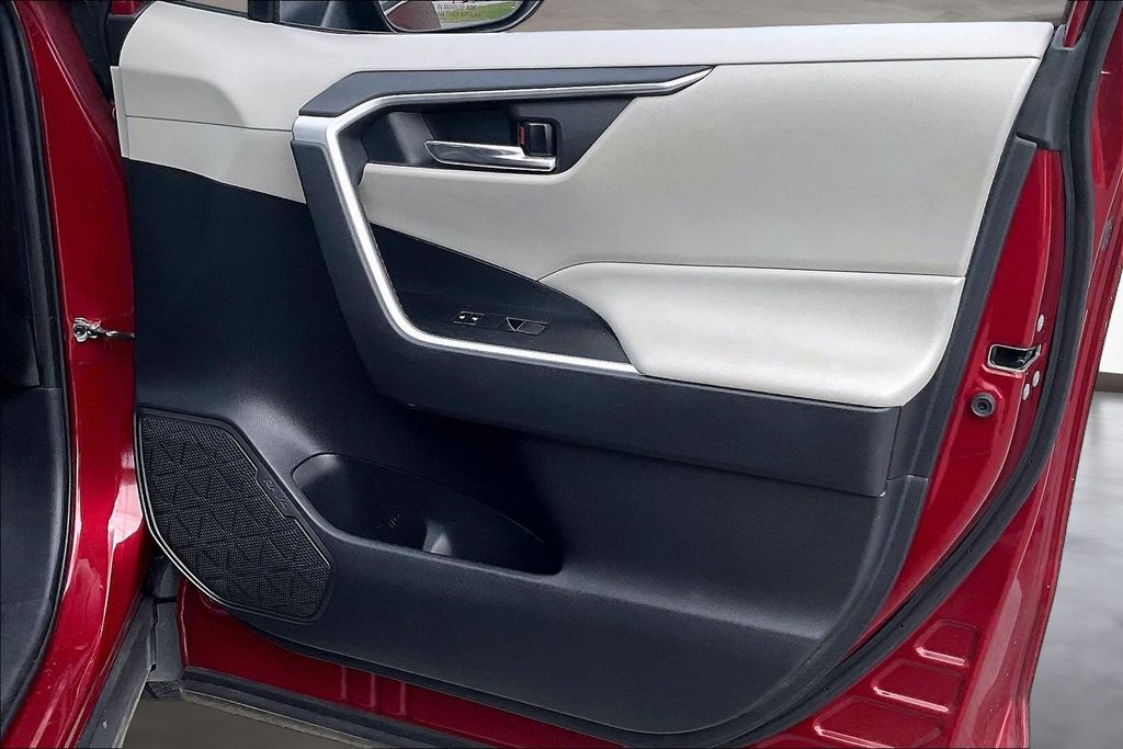 Used 2020 Toyota RAV4 SUV
