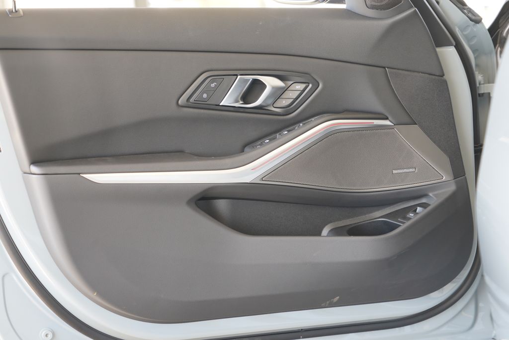 Thumbnail: 2026 BMW 3 Series - 9