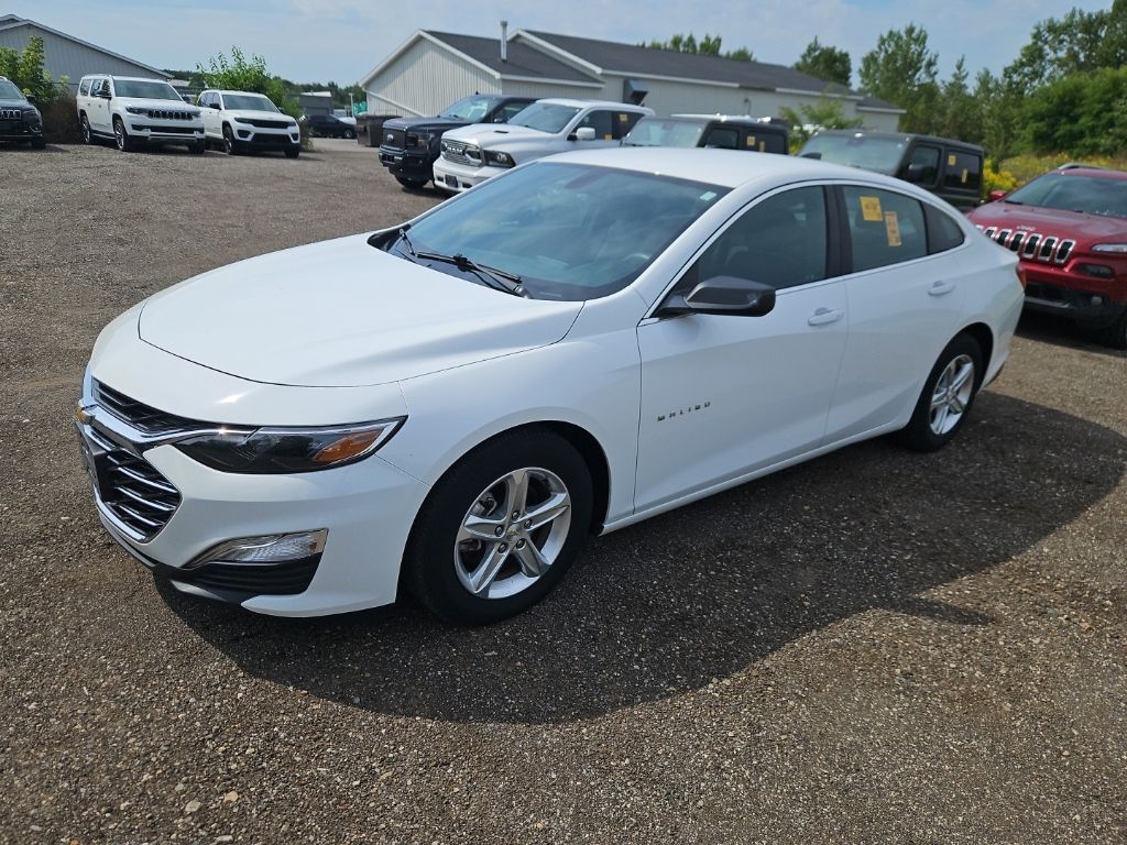 White 2022 Chevrolet Malibu Sedan Front-Wheel Drive Continuously Variable Transmission
