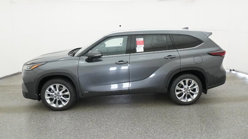 Thumbnail: 2025 Toyota Highlander - 16
