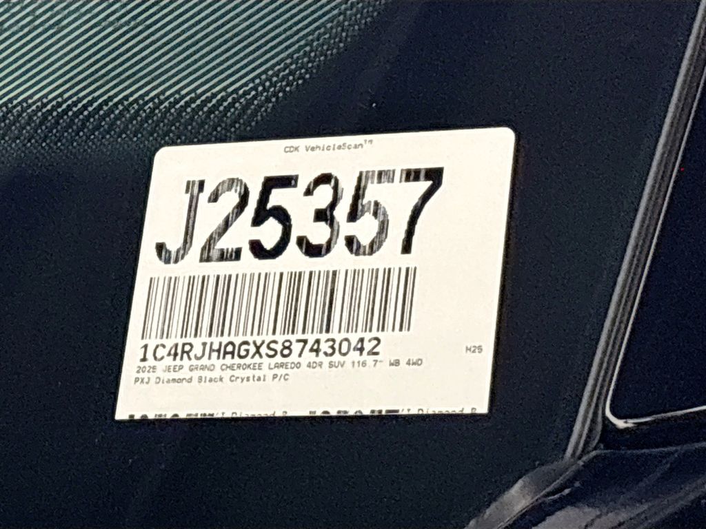 2025 Jeep Grand Cherokee Laredo