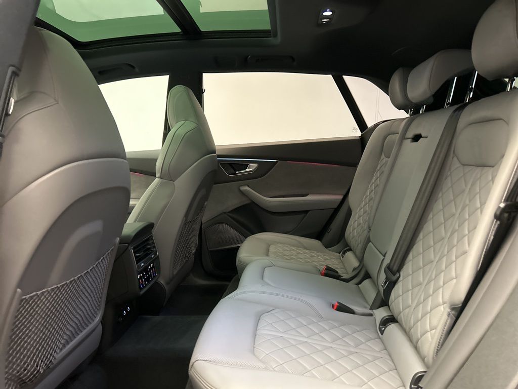 Thumbnail: 2025 Audi SQ8 - 24