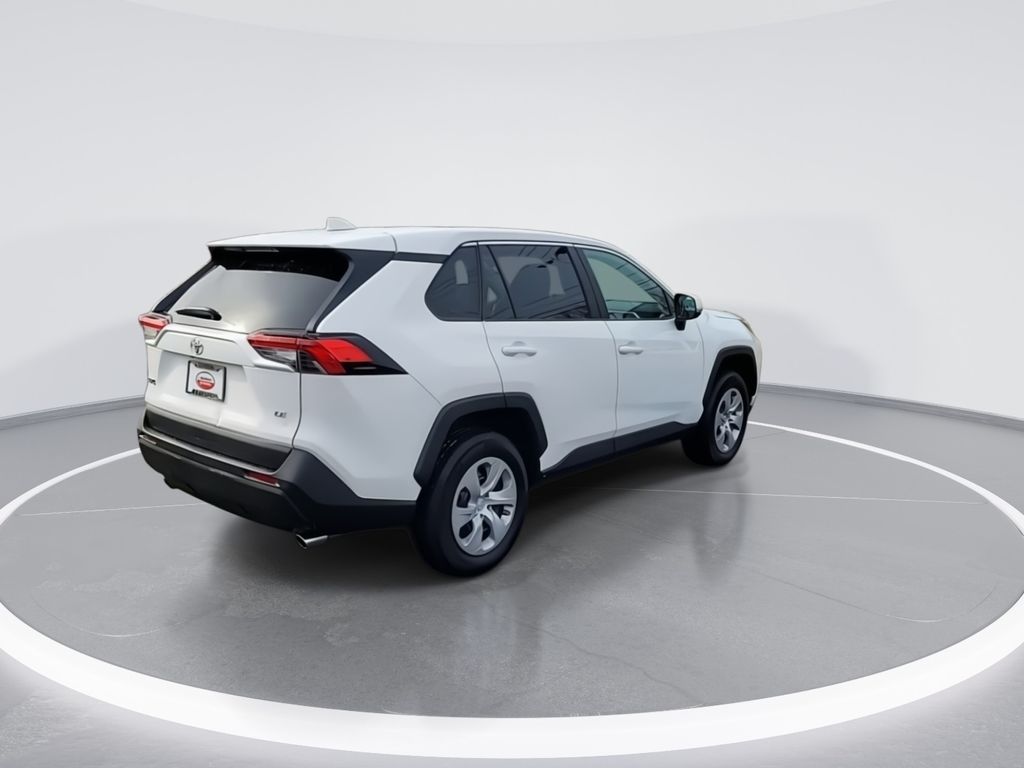 2022 Toyota RAV4 LE 8