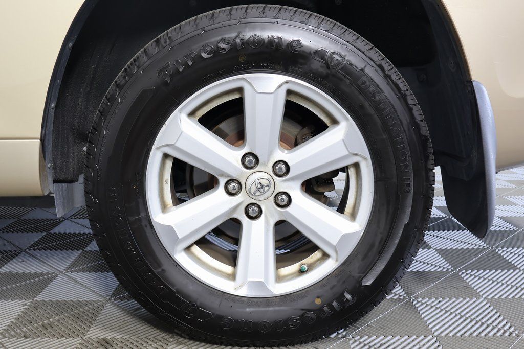 Thumbnail: 2010 Toyota Highlander - 16