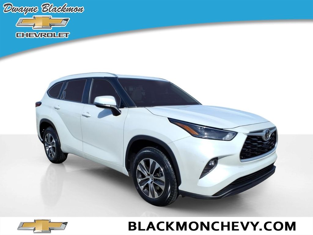 Pearl 2023 Toyota Highlander XLE FWD SUV / Crossover Front-Wheel Drive 8-Speed Automatic
