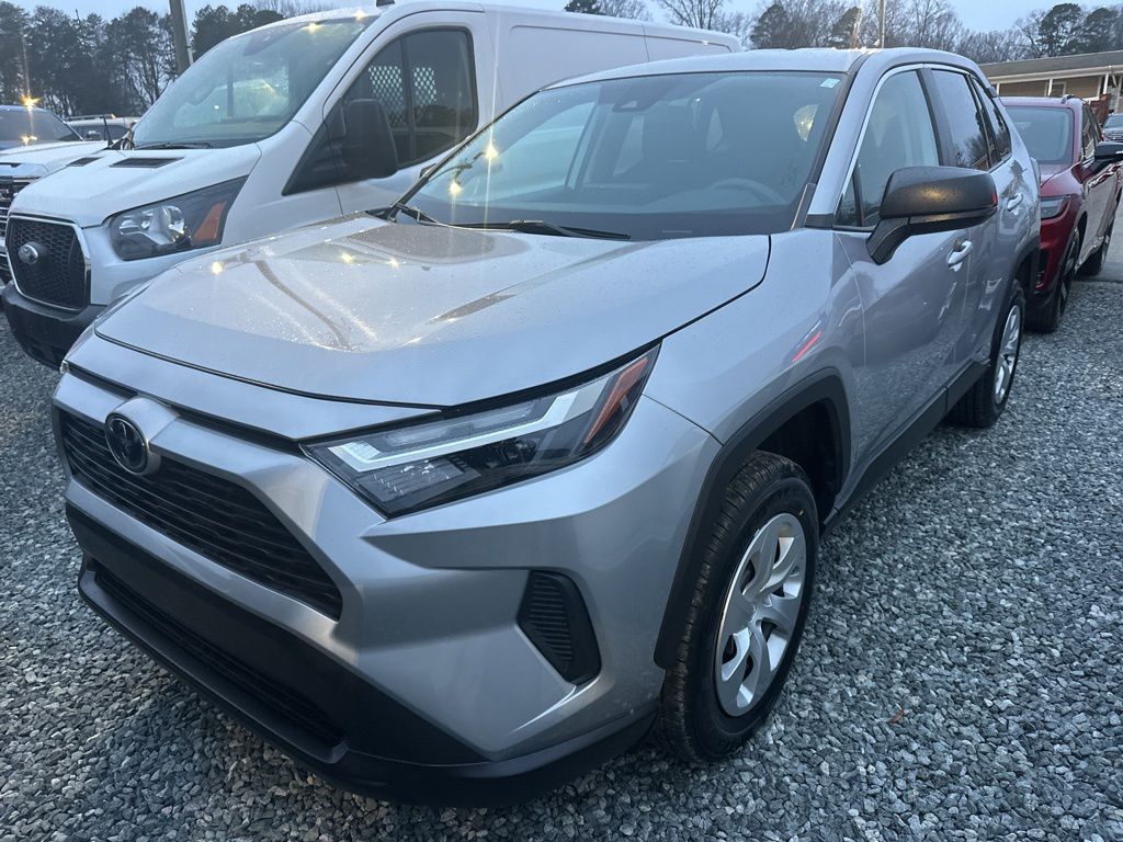 2023 Toyota RAV4 LE's photo