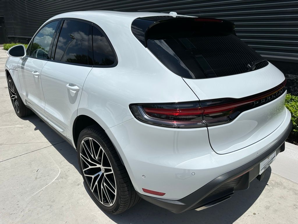 2025 Porsche Macan  3
