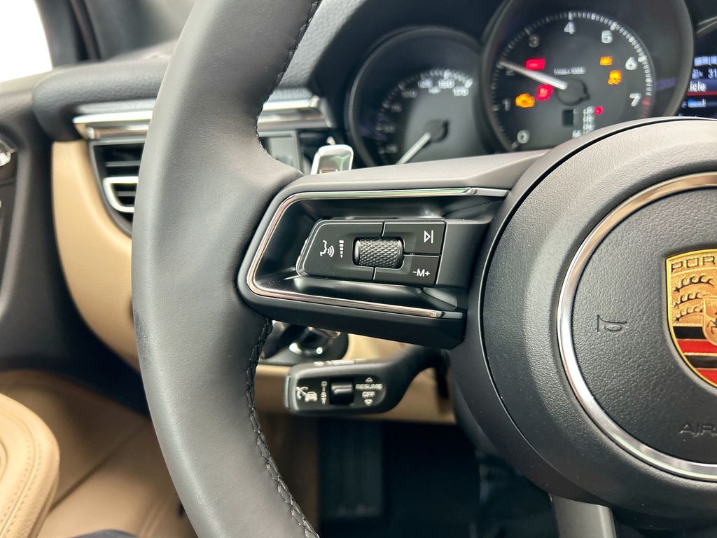 Thumbnail: 2026 Porsche Macan - 14