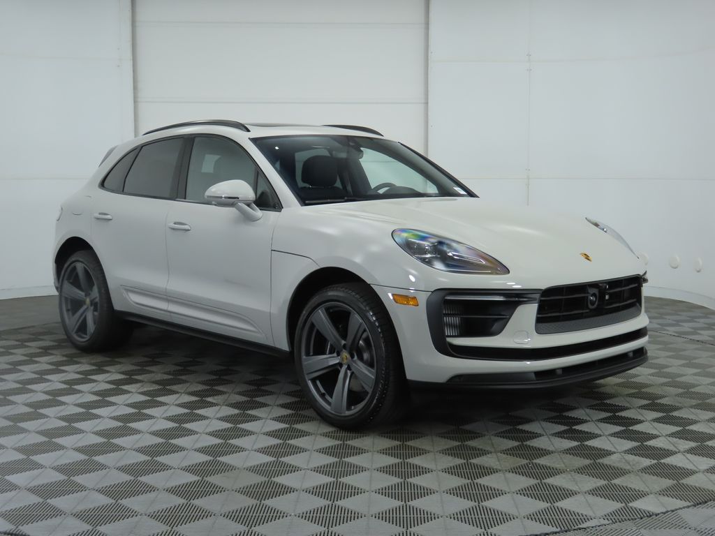Thumbnail: 2025 Porsche Macan - 9