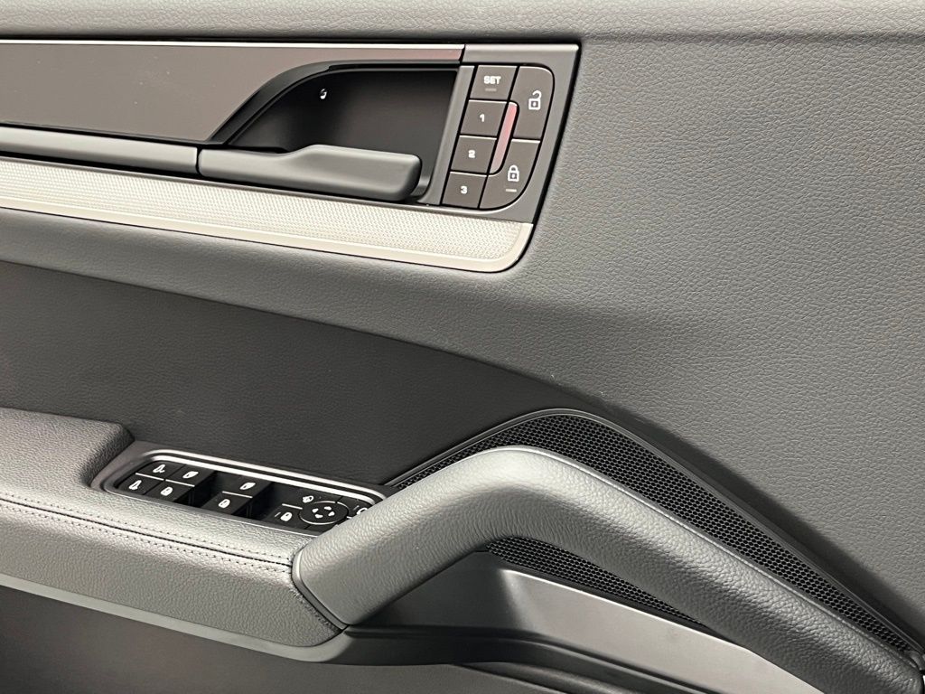 2025 Porsche Cayenne  18