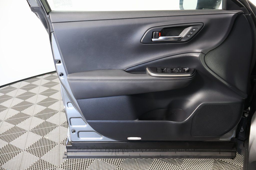 Thumbnail: 2023 Toyota Crown - 12