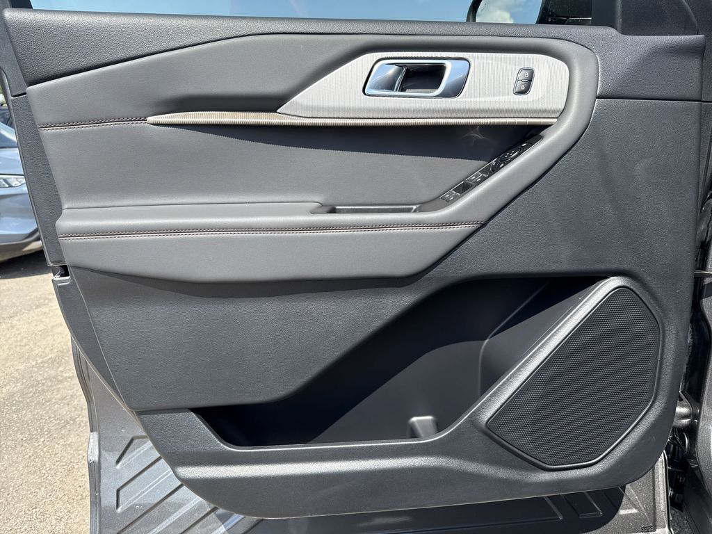 2025 Ford Explorer Active - 9