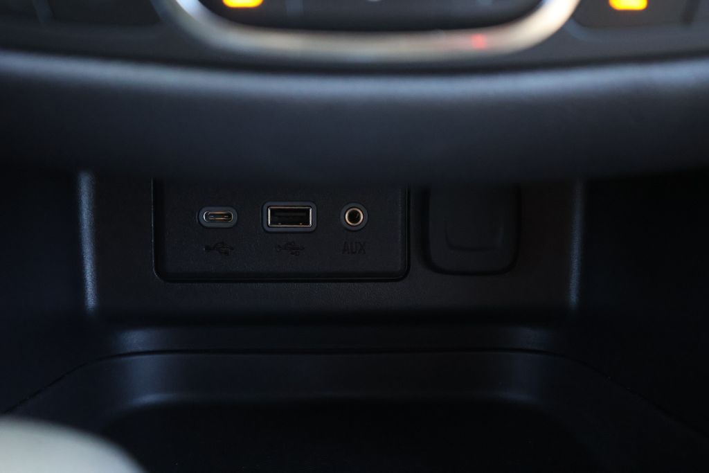 Thumbnail: 2023 Chevrolet Equinox - 25