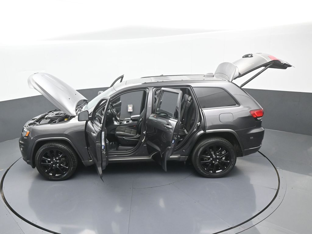 Used 2019 Granite Crystal Metallic Clearcoat Jeep Altitude image 58