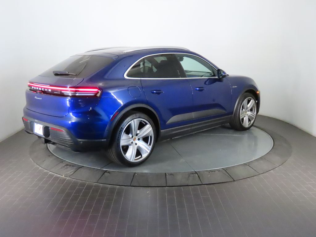 Thumbnail: 2024 Porsche Macan - 7
