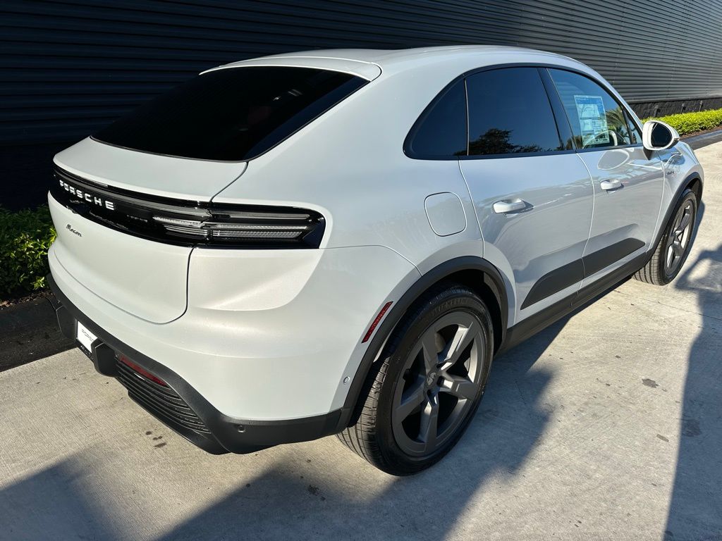 Thumbnail: 2025 Porsche Macan - 9