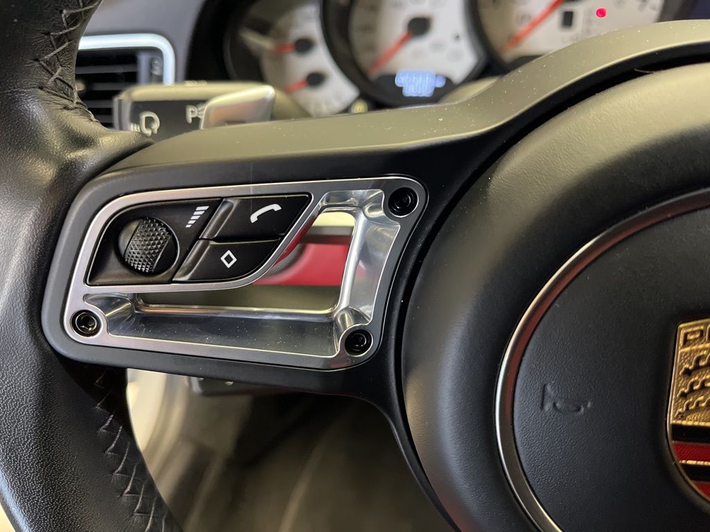 Thumbnail: 2019 Porsche 911 - 16