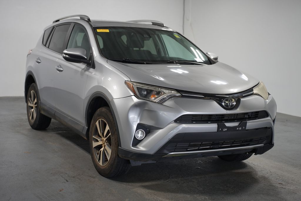 2017 Toyota RAV4 XLE 3