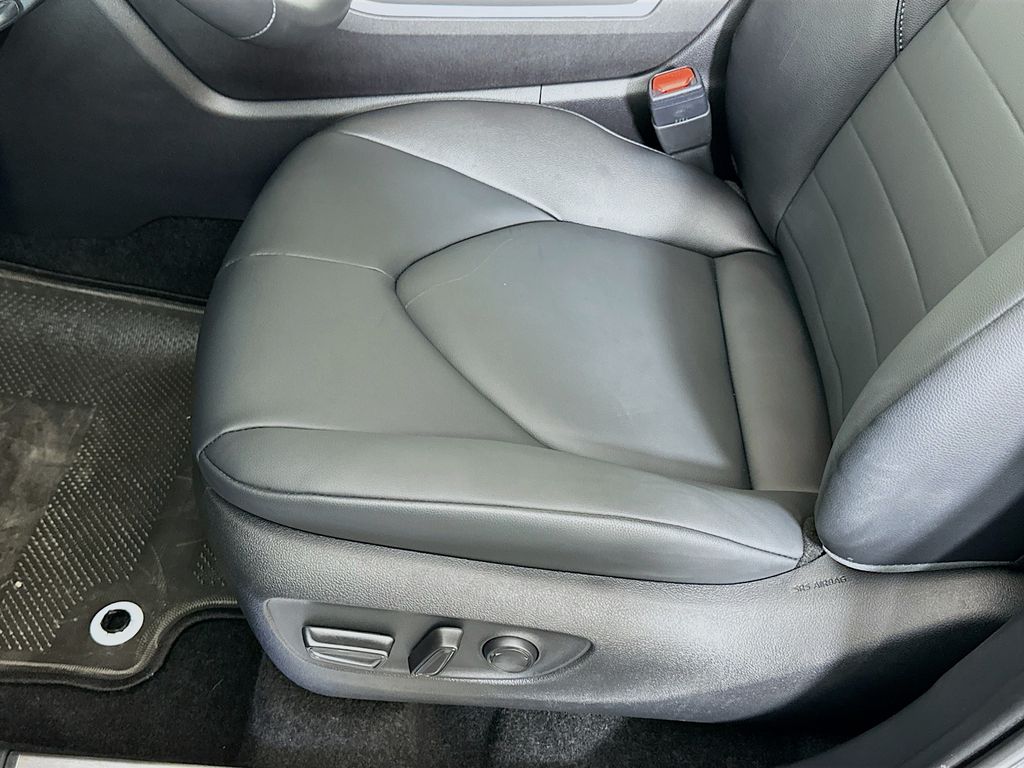 2025 Toyota Highlander XLE 20