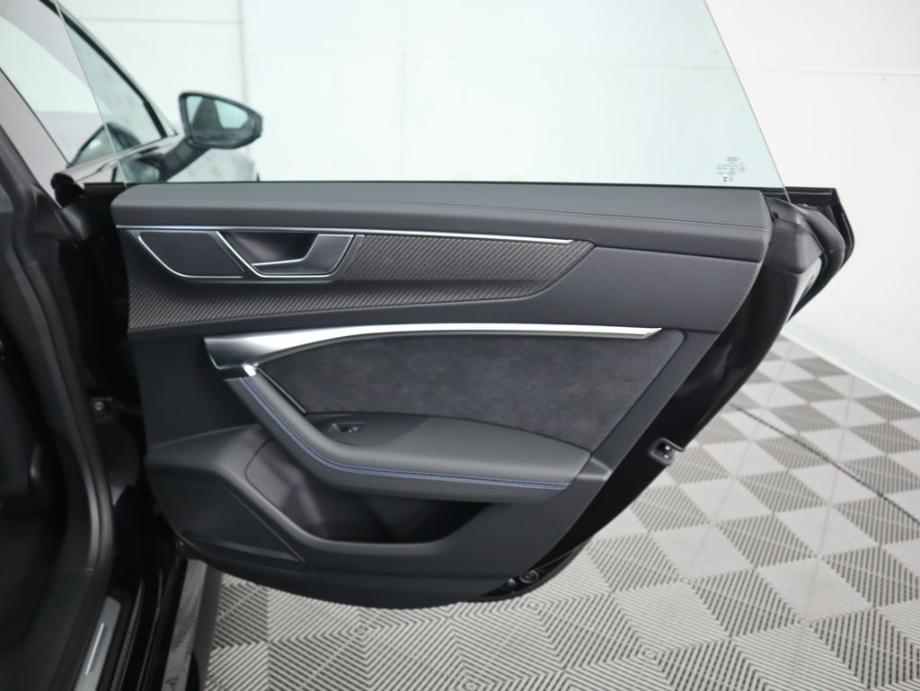 Thumbnail: 2025 Audi RS 7 - 29