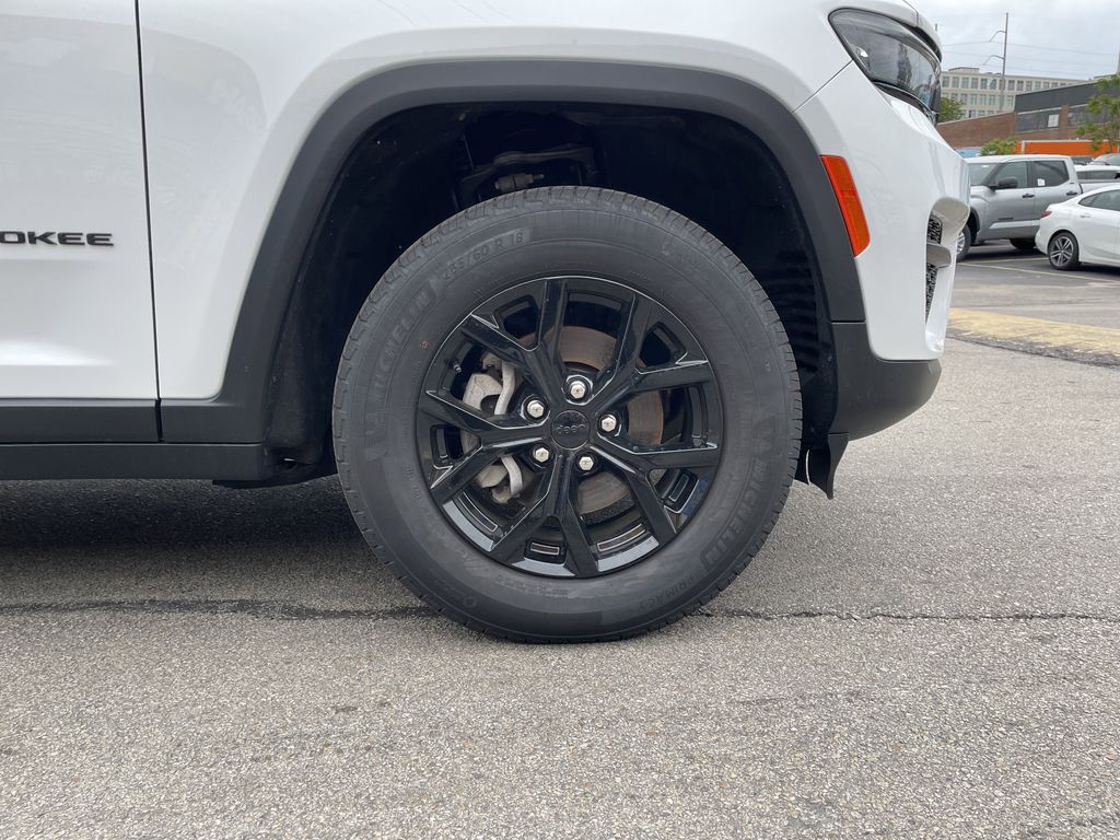Used 2025 Jeep Grand Cherokee SUV