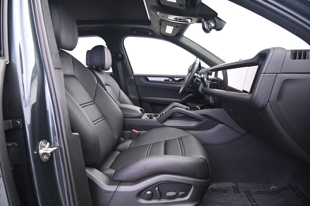 Thumbnail: 2025 Porsche Cayenne - 23