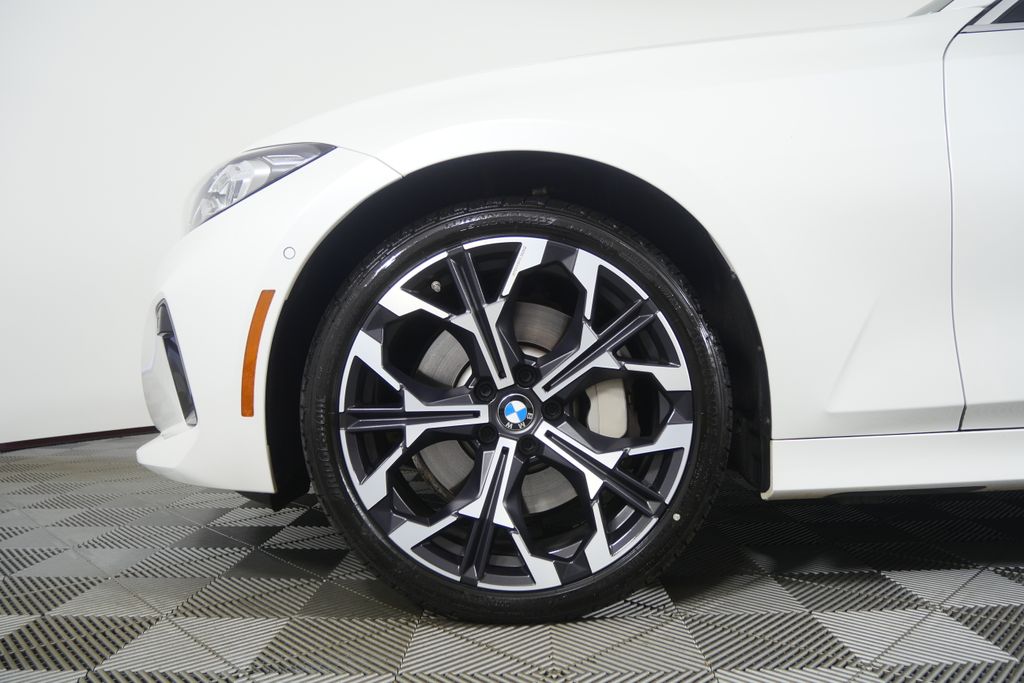 Thumbnail: 2025 BMW 3 Series - 9