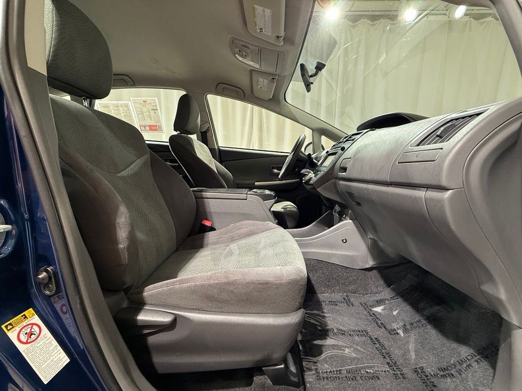Thumbnail: 2012 Toyota Prius v - 20