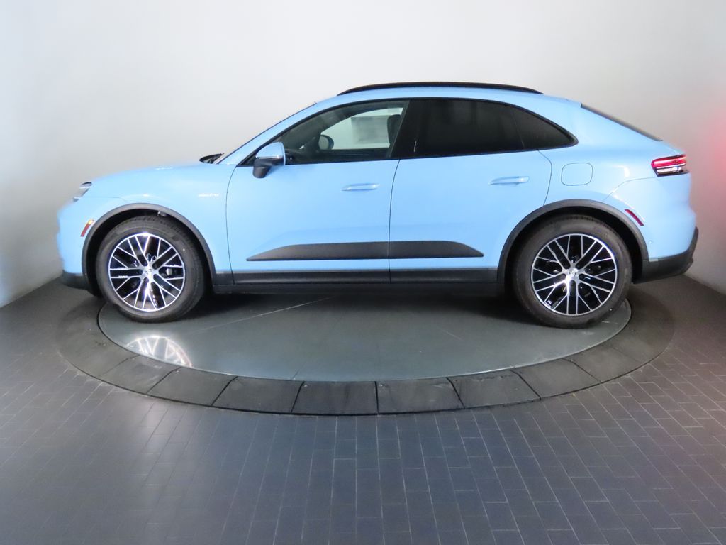 Thumbnail: 2026 Porsche Macan - 2