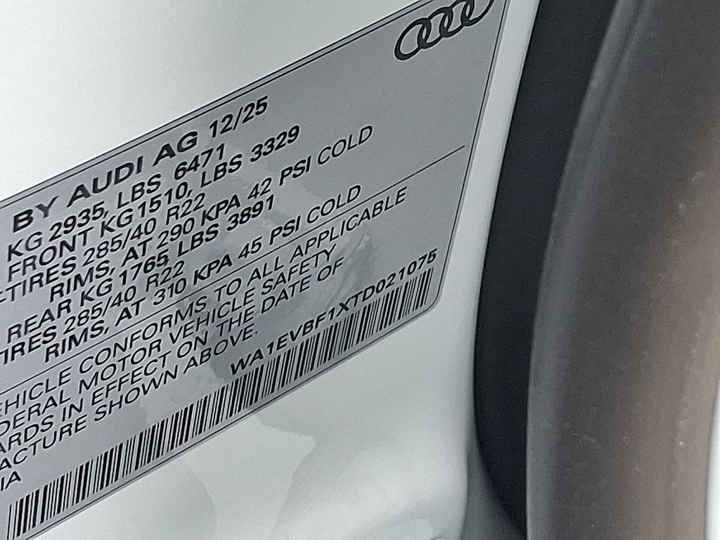 Thumbnail: 2026 Audi Q8 - 21