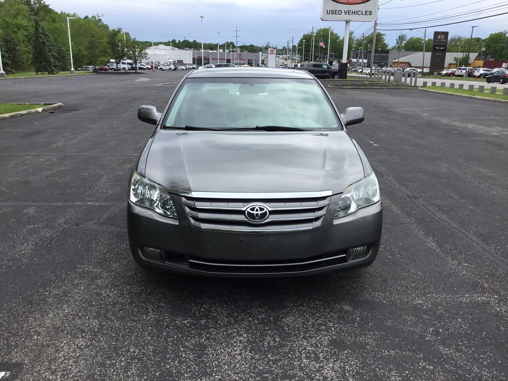 2005 Toyota Avalon XL 8
