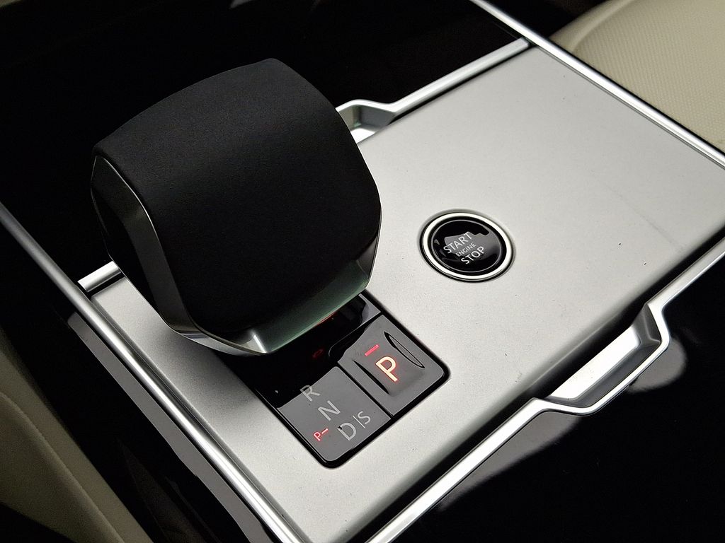 Thumbnail: 2026 Land Rover Range Rover - 12